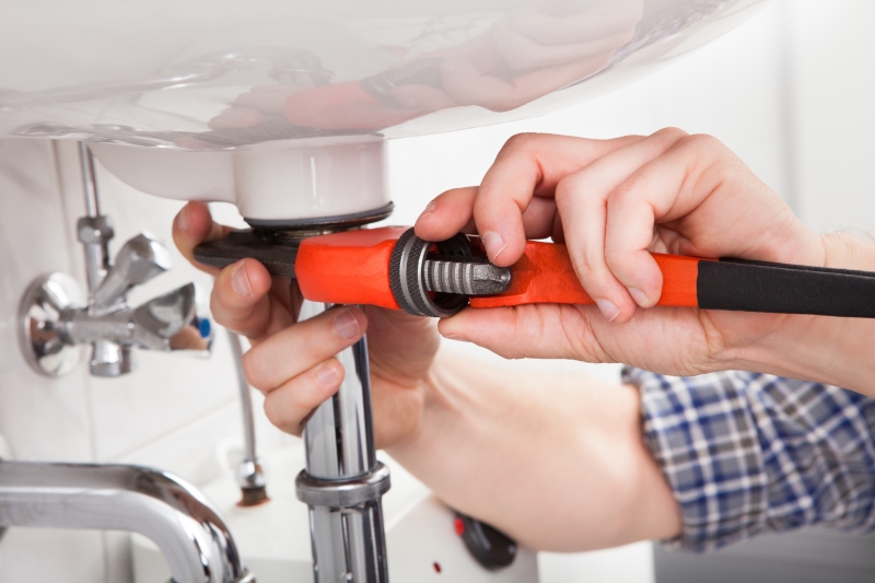 Emergency plumber attending a job in Thamesmead